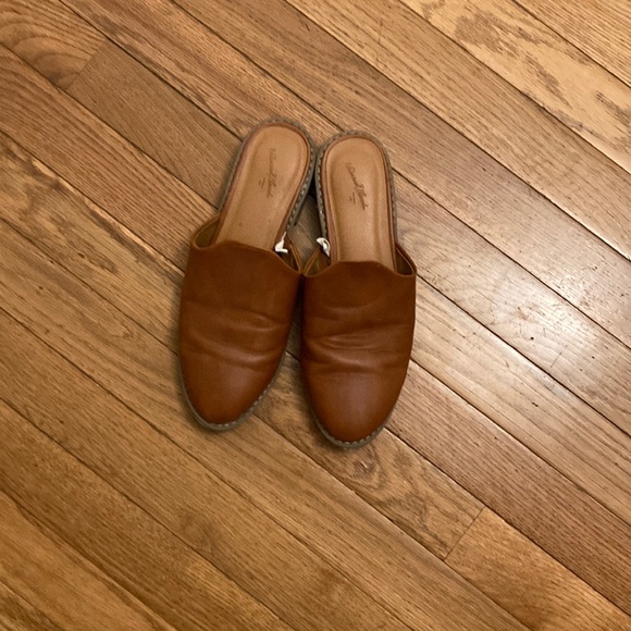 Universal Thread Mules - Picture 1 of 4